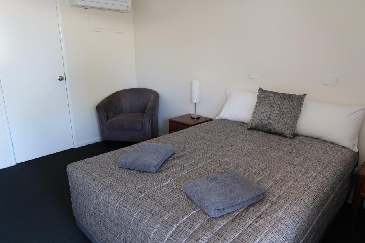 Charleville Waltzing Matilda Motor Inn Ngoại thất bức ảnh