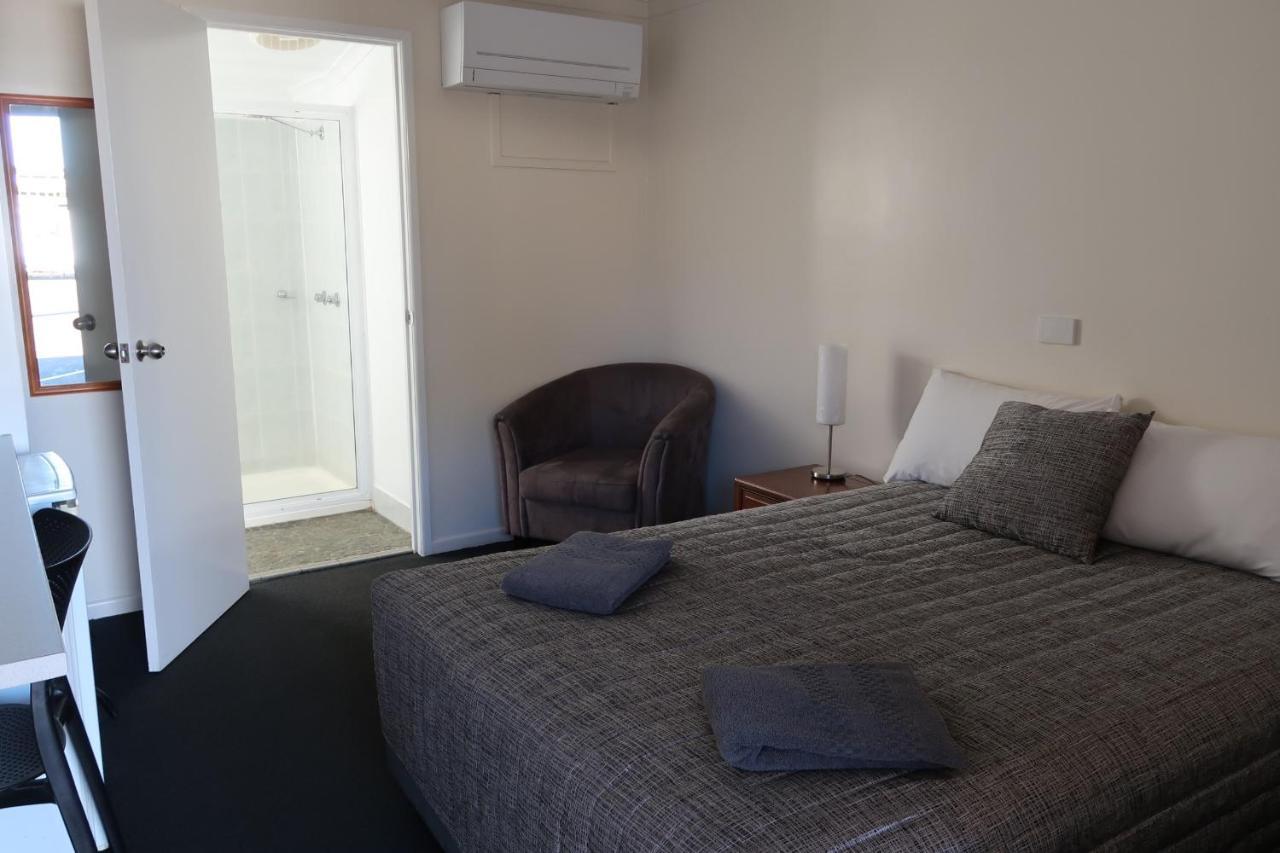 Charleville Waltzing Matilda Motor Inn Ngoại thất bức ảnh
