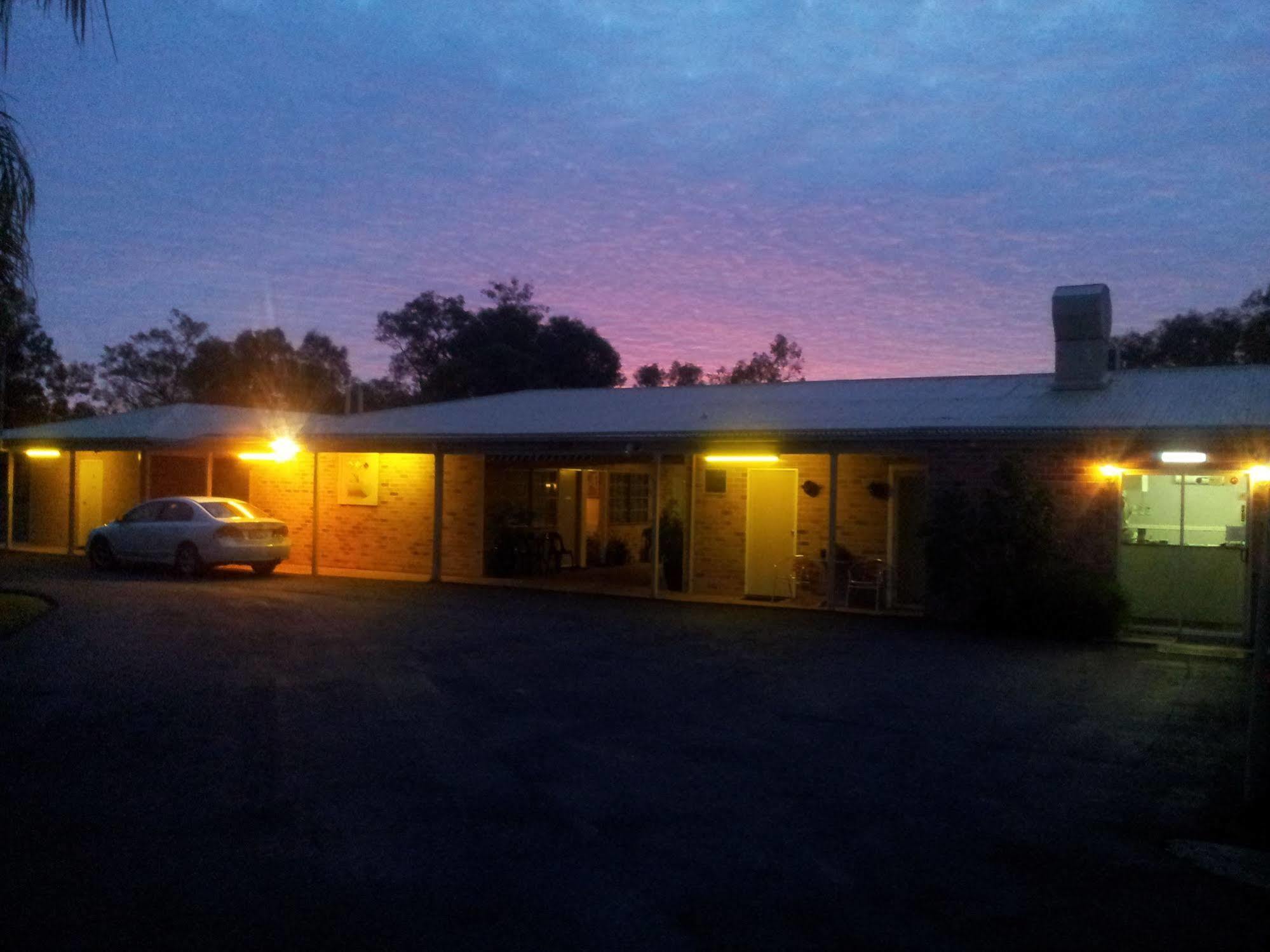 Charleville Waltzing Matilda Motor Inn Ngoại thất bức ảnh